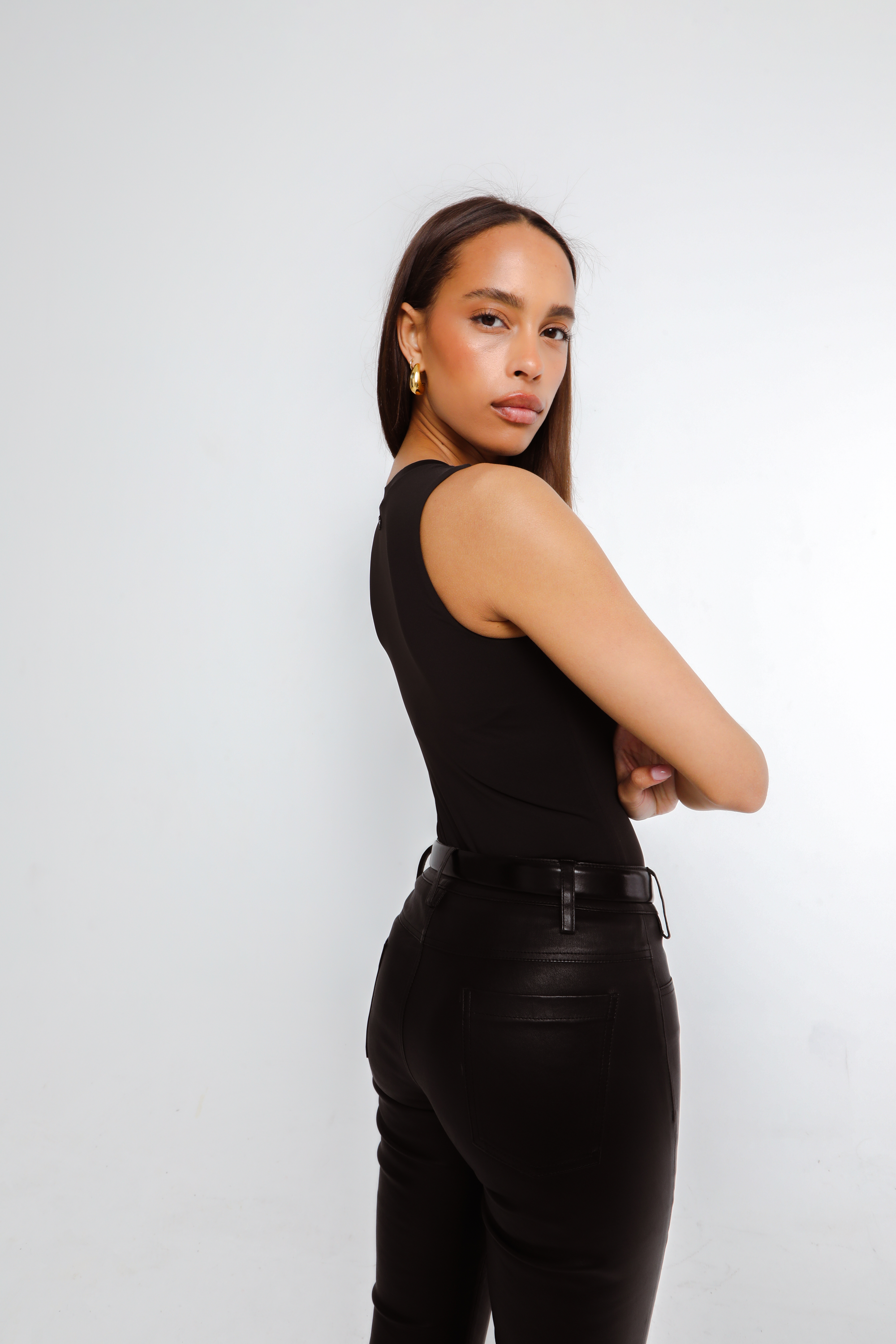 ★Dunst★ CURVED HEM SLIMFIT TOP BLACK_UDTS5B225BK DUNST Curved Hem Tee | TNT - The New Trend | Shop Luxury